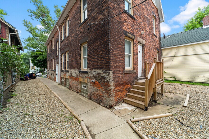 More Photos Of 1386 E 43rd St, Cleveland Specialty For Sale