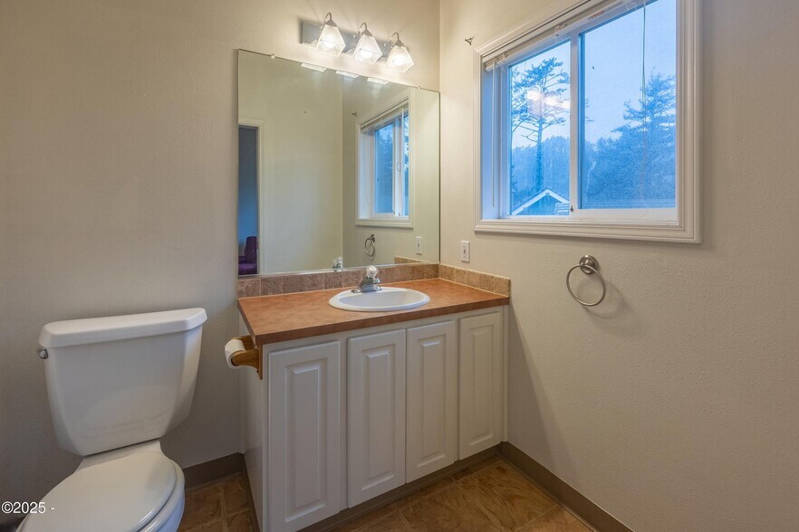 More Photos Of 4925 NW Woody Way, Newport Specialty For Sale