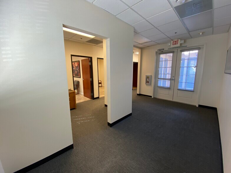 More Photos Of 3213 E Warm Springs Rd, Las Vegas Medical For Lease