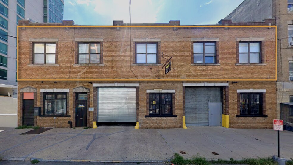 Primary Photo Of 3915 29th St, Long Island City Warehouse For Lease
