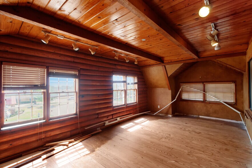 More Photos Of 100 Quest Ct, Keller Office For Sale