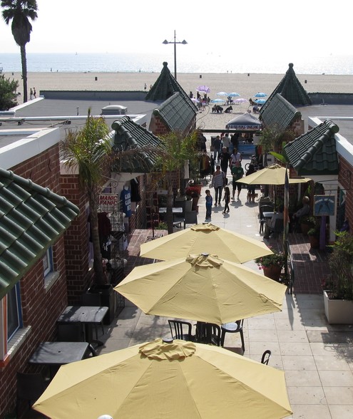 More Photos Of 517 Ocean Front Walk, Venice Storefront Retail Office For Lease