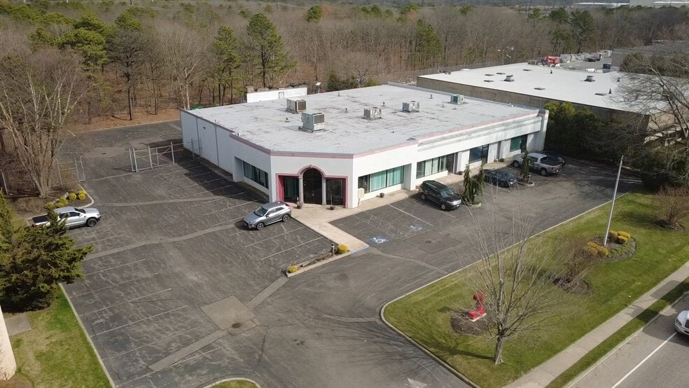 Primary Photo Of 7 Old Dock Rd, Yaphank Manufacturing For Sale