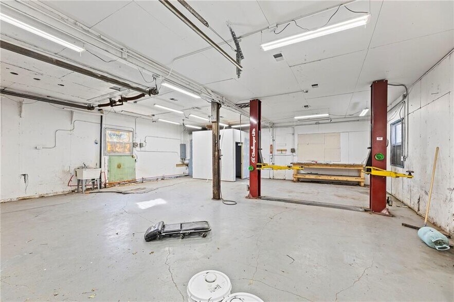 More Photos Of 13120 4th St, Grandview Industrial For Sale