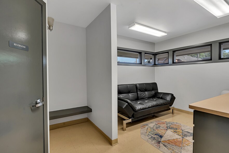 More Photos Of 1212 Clinic Dr, Tyler Healthcare For Sale