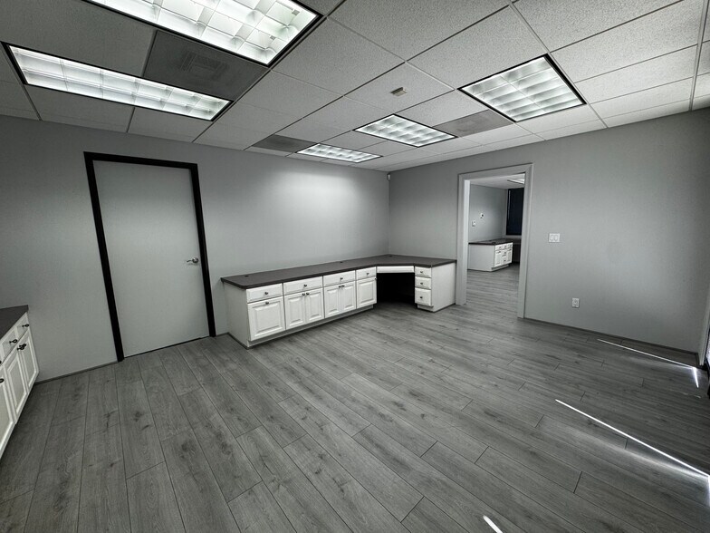 More Photos Of 17731-17741 Sampson Ln, Huntington Beach Light Manufacturing For Lease
