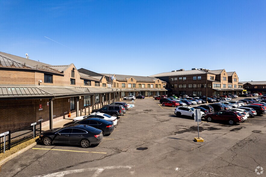 More Photos Of 315 Rue Macdonald, St-Jean Office For Lease