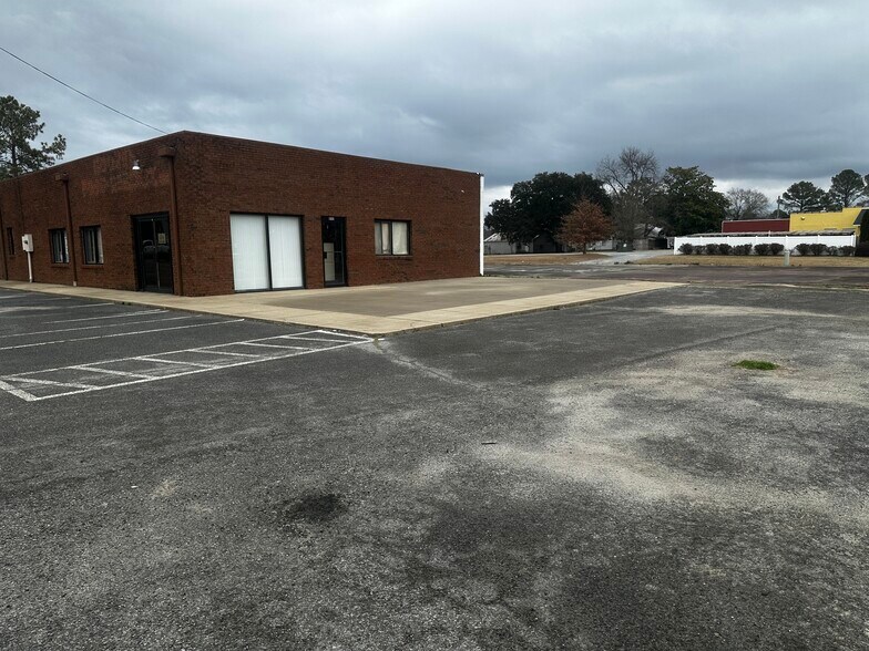 More Photos Of 852 W 5th St, Washington Storefront Retail Office For Sale