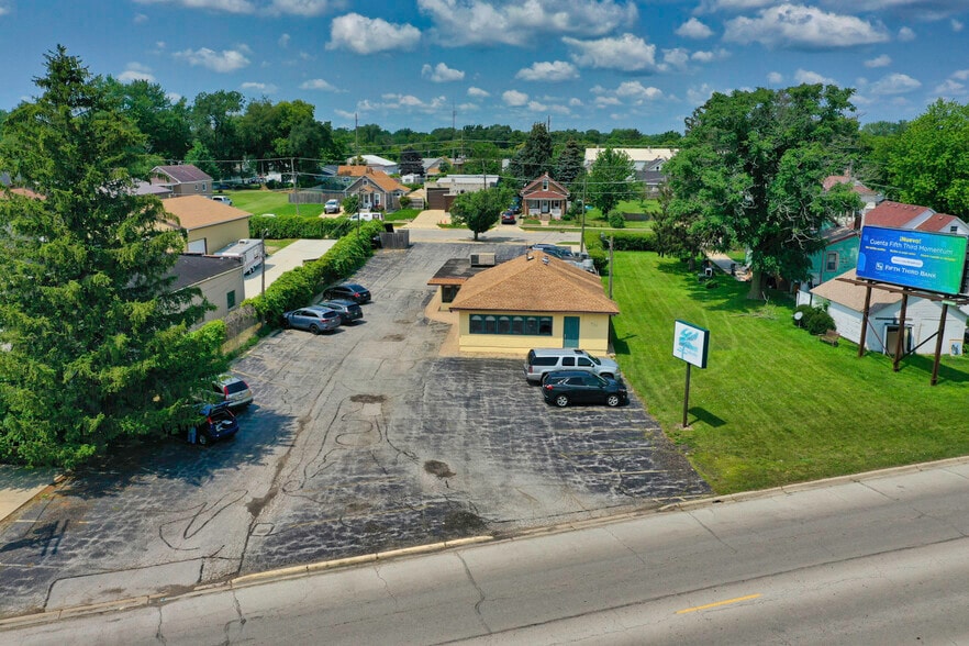 More Photos Of 835 S River St, Aurora Restaurant For Sale