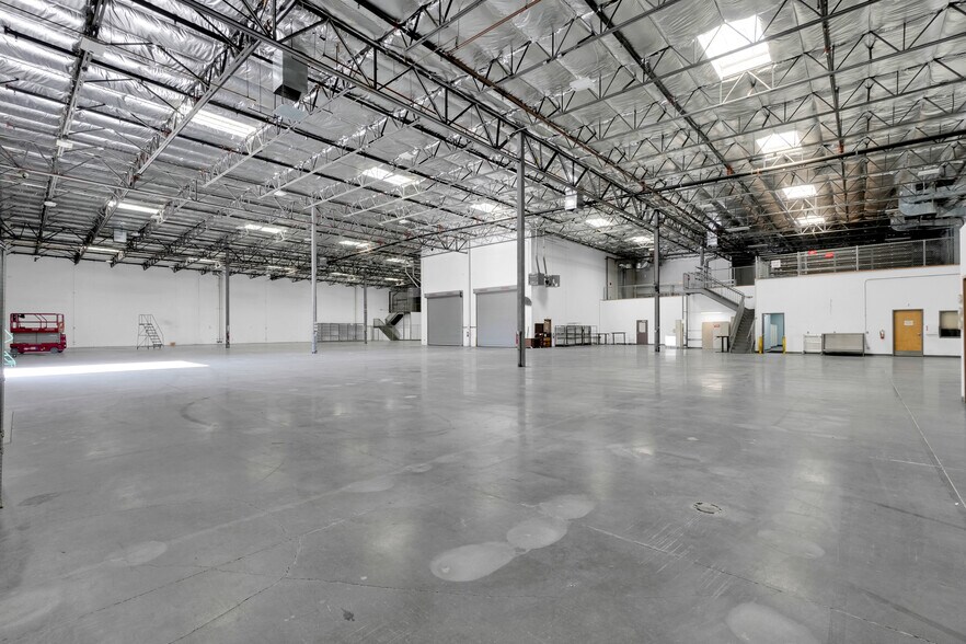 More Photos Of 4200 Pioneer Ave, Las Vegas Warehouse For Sale