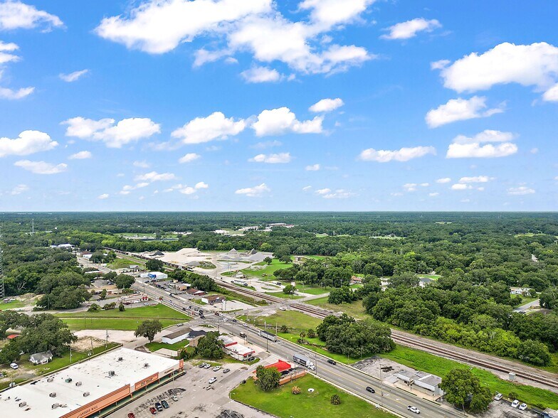 More Photos Of 324 S Main St, Wildwood Freestanding For Sale