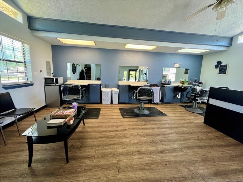 More Photos Of 1401 S McQuarrie Ave, Wagoner Storefront Retail Office For Sale