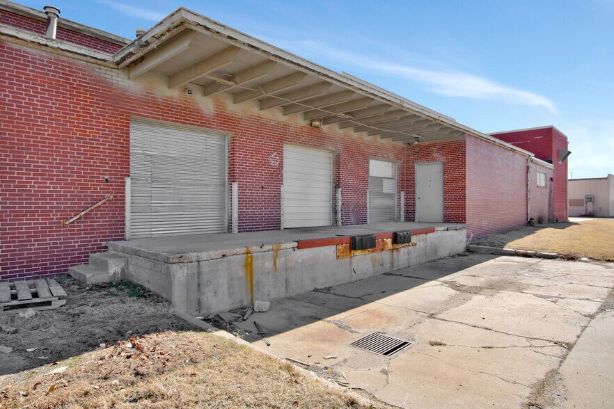 More Photos Of 901 E Morris St, Wichita Warehouse For Sale