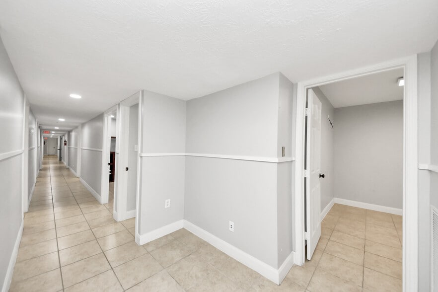 More Photos Of 2001 John St, Pasadena Office For Sale