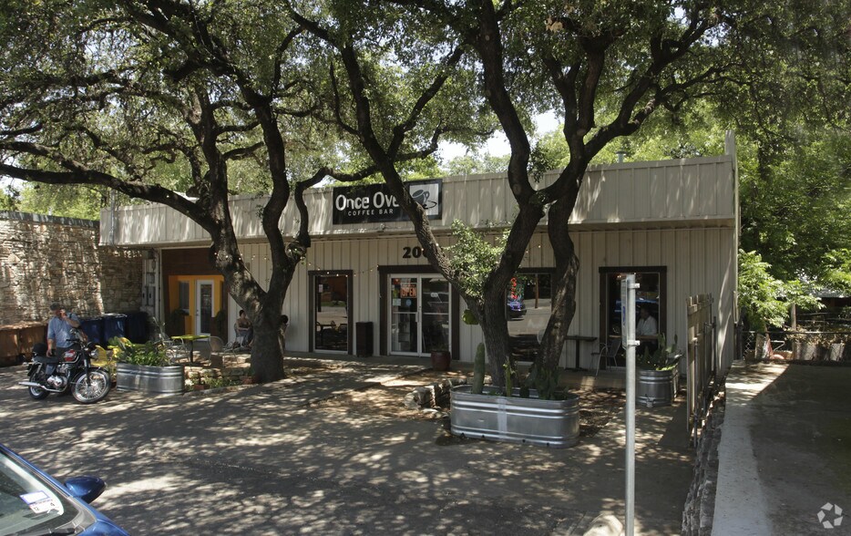 More Photos Of 2009 S 1st St, Austin Freestanding For Lease