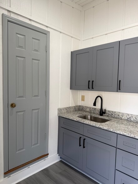 More Photos Of 2735 Huff Dr, Lawrenceville Warehouse For Sale