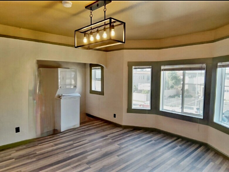 More Photos Of 702 W 30th St, Los Angeles Apartments For Sale