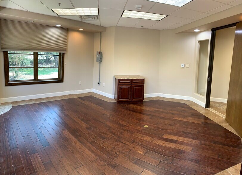 More Photos Of 401 Ranch Road 620 S, Lakeway Medical For Sale