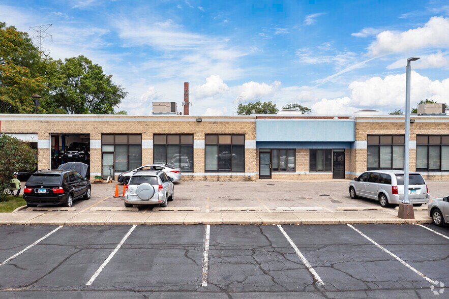 More Photos Of 1300-1338 Dodge Ave, Evanston Freestanding For Lease