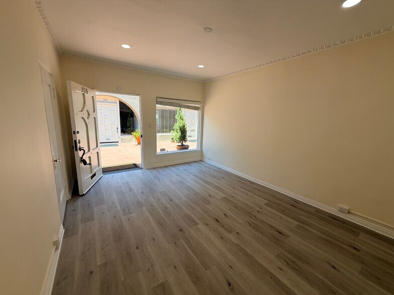 More Photos Of 9528-9546 Brighton Way, Beverly Hills Storefront Retail Office For Lease