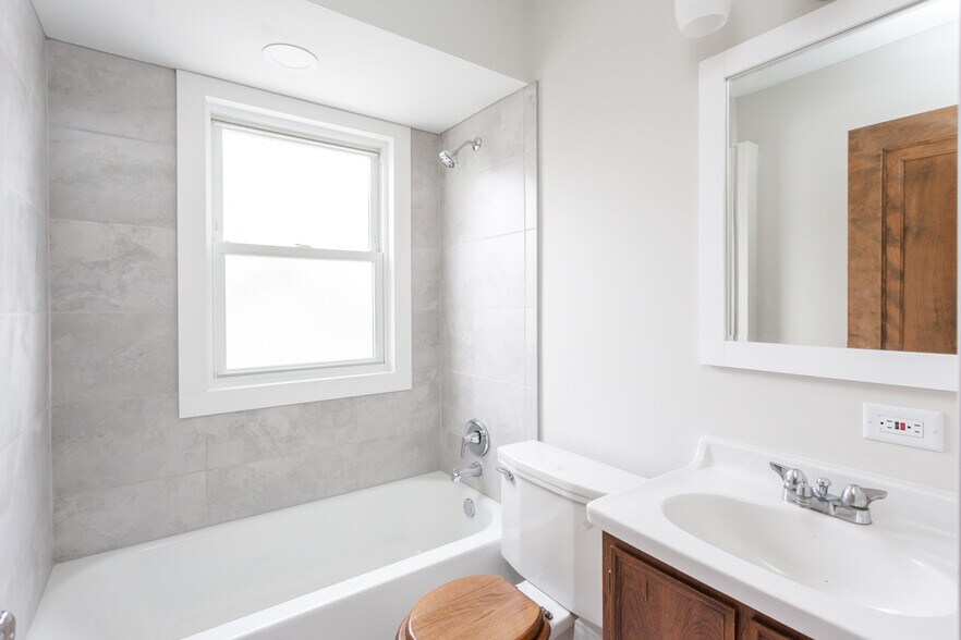 More Photos Of 2950 Central St, Evanston Storefront Retail Residential For Sale