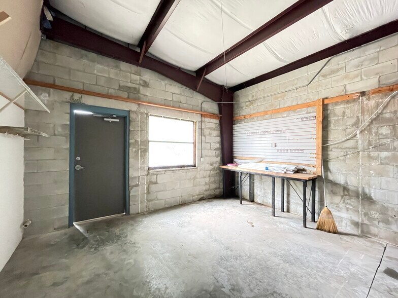 More Photos Of 3709 SW 42nd Pl, Gainesville Warehouse For Lease