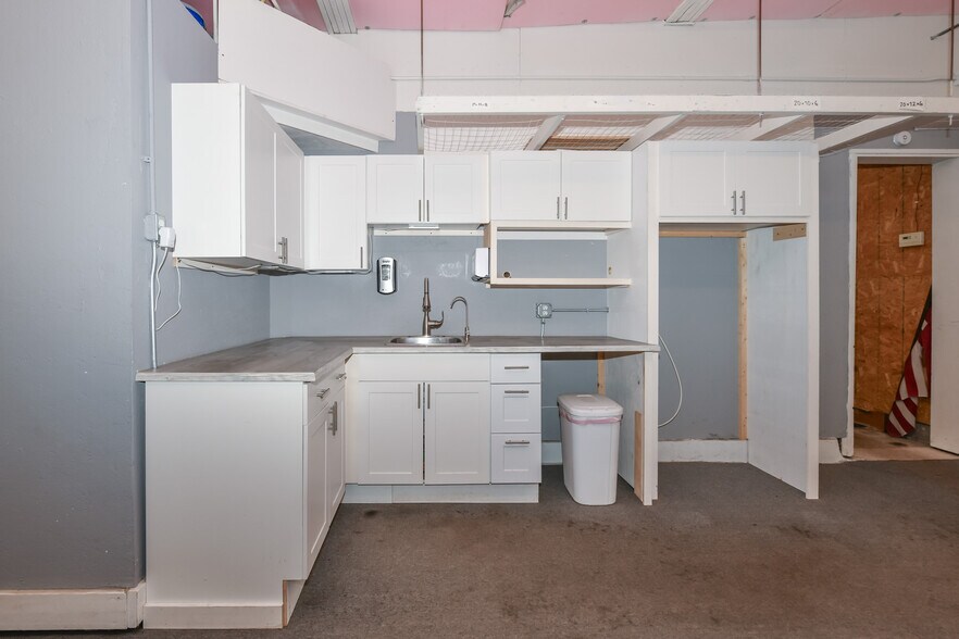 More Photos Of 108 N Front St, Burlington Specialty For Sale