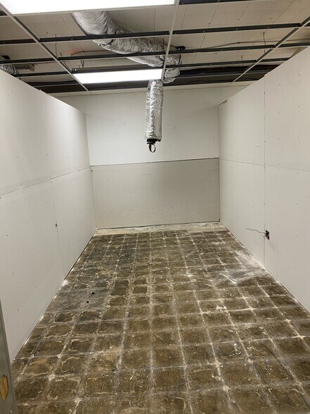 More Photos Of 7448 Springfield Ave, Sykesville Storefront For Lease