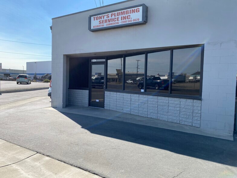 More Photos Of 1236 Woodland Ave, Modesto Warehouse For Lease