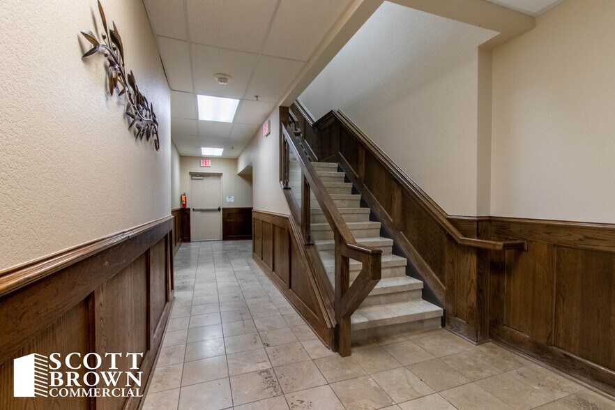 More Photos Of 721-725 S Interstate 35, Denton Office For Lease