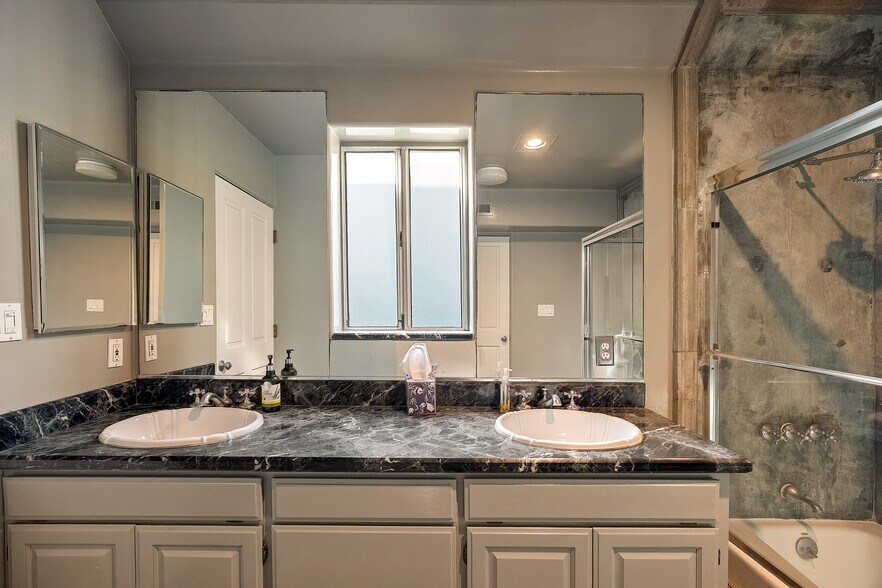 More Photos Of 3111 Ocean Front Walk, Marina Del Rey Apartments For Sale