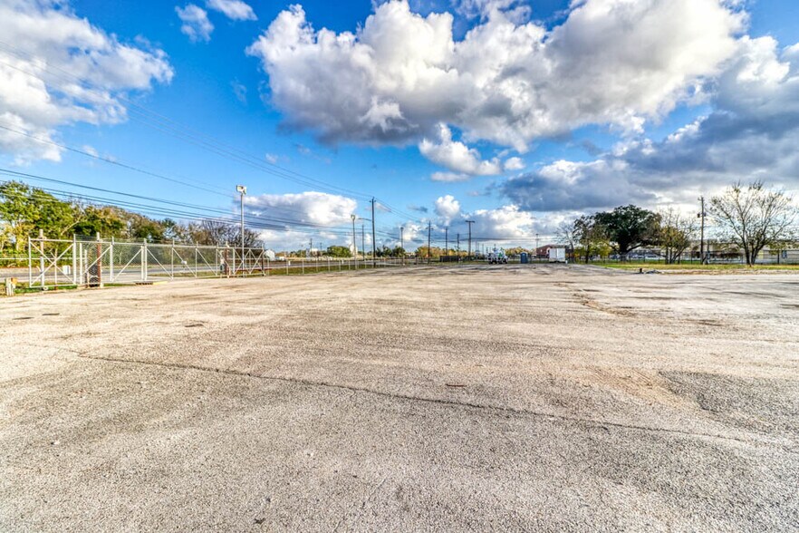 More Photos Of 8750 Galveston Rd, Houston Land For Lease