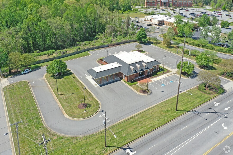 More Photos Of 2200 Westchester Dr, High Point Unknown For Lease