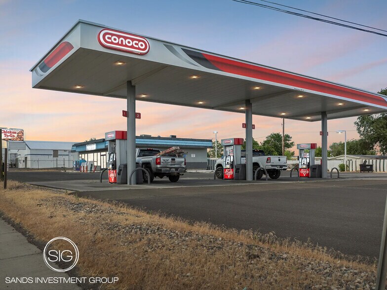 Primary Photo Of 2361 N 1st St, Hermiston Service Station For Sale