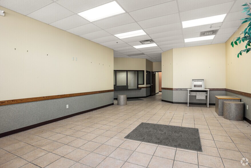 More Photos Of Westgate Center, Woodward Freestanding For Sale
