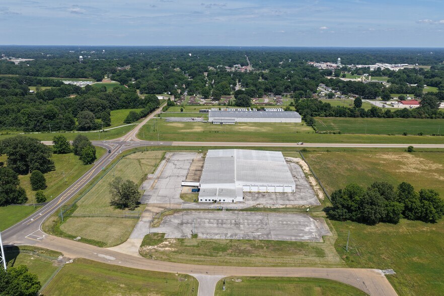More Photos Of 7 American Woodmark Dr, Humboldt Distribution For Sale