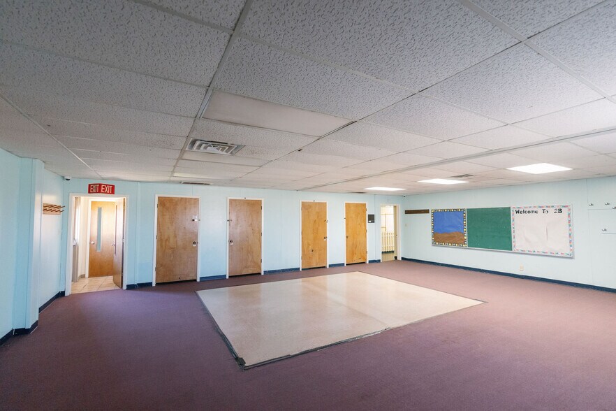 More Photos Of 1522 Weeks St, Wichita Falls Office For Sale