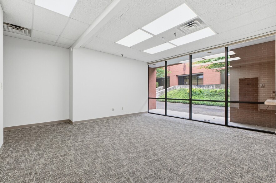 More Photos Of 104-176 Cude Ln, Madison Medical For Lease