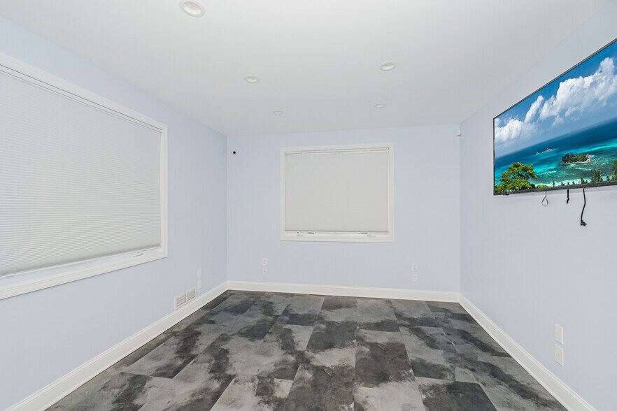 More Photos Of 3936 Amboy Rd, Staten Island Medical For Sale