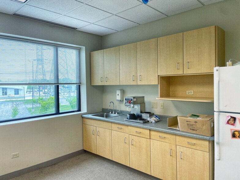 More Photos Of 9000 Waukegan Rd, Morton Grove Medical For Lease
