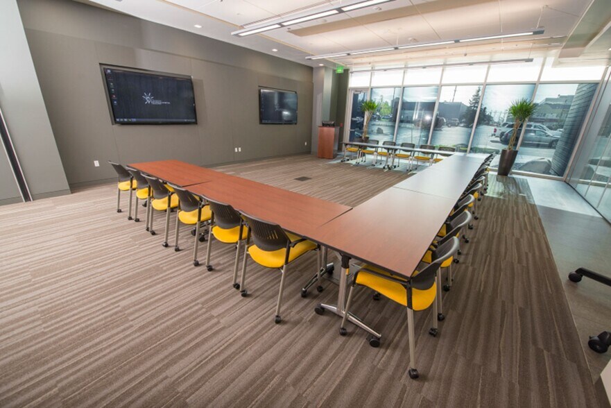 More Photos Of 725 E Fireweed Ln, Anchorage Office For Lease