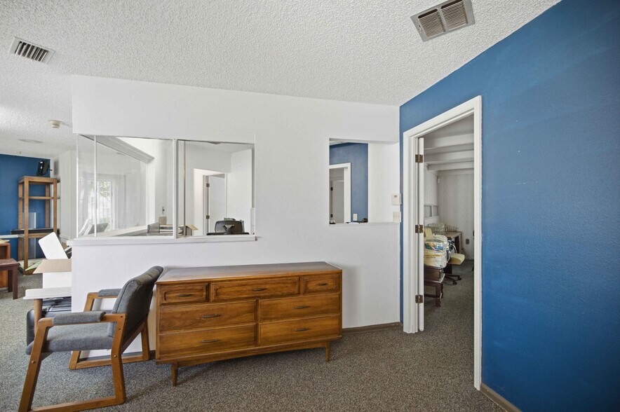 More Photos Of 1112 NE 36th Ave, Ocala Office For Sale