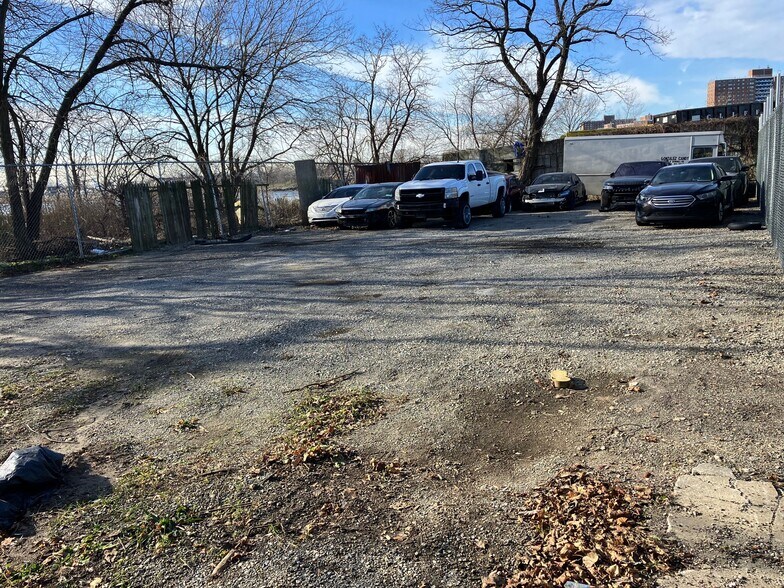 More Photos Of 509 Brush Ave, Bronx Land For Lease