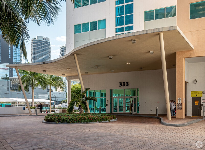 More Photos Of 333 S Miami Ave, Miami Office For Lease