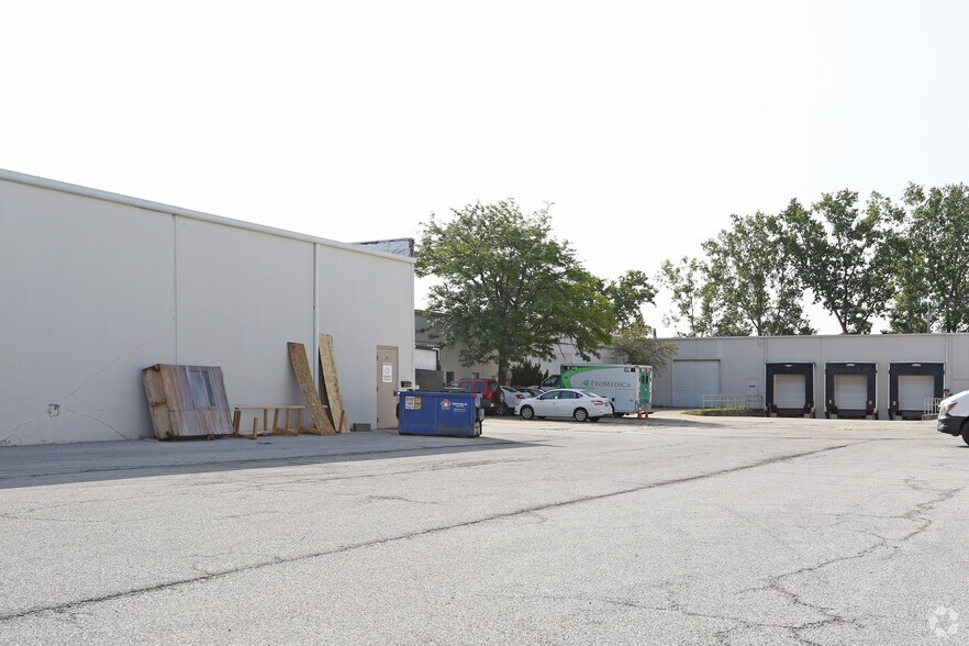 More Photos Of 1545 Holland Rd, Maumee Light Manufacturing For Lease