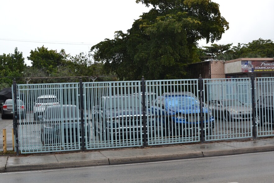 More Photos Of 12931 NW 27th Ave, Miami Auto Dealership For Lease