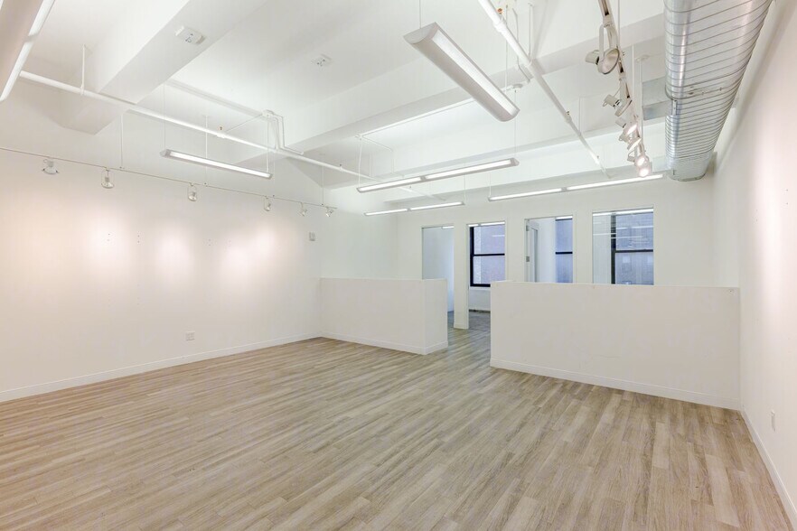 More Photos Of 525 Seventh Ave, New York Office For Lease