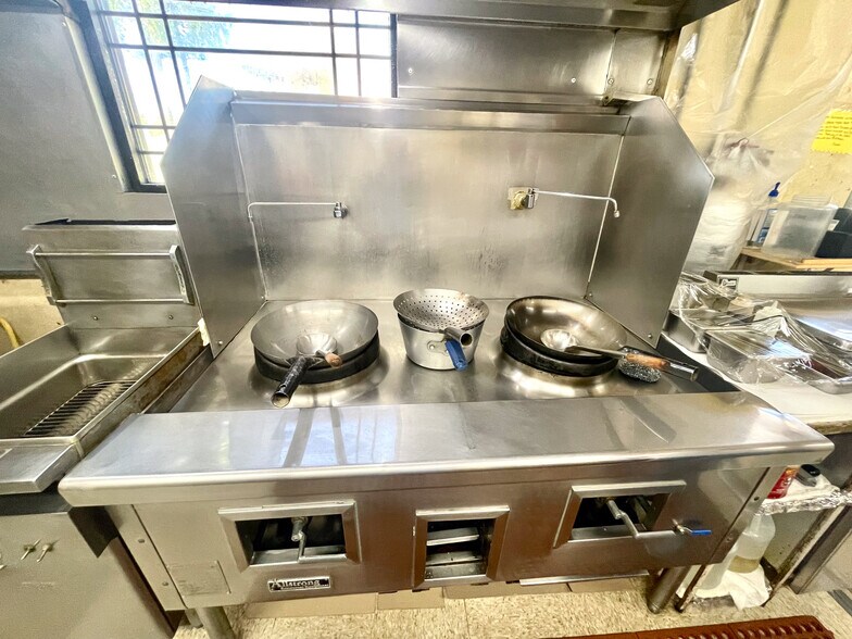 More Photos Of 924 N Main St, Mountain Grove Restaurant For Sale