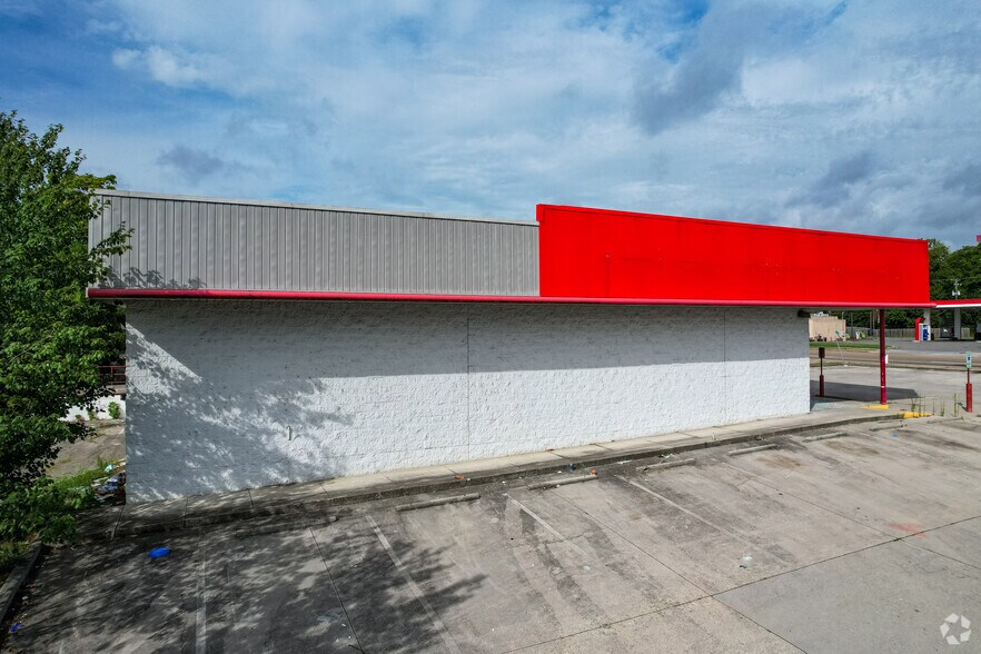 More Photos Of 2580 E Magnolia Ave, Knoxville Freestanding For Sale