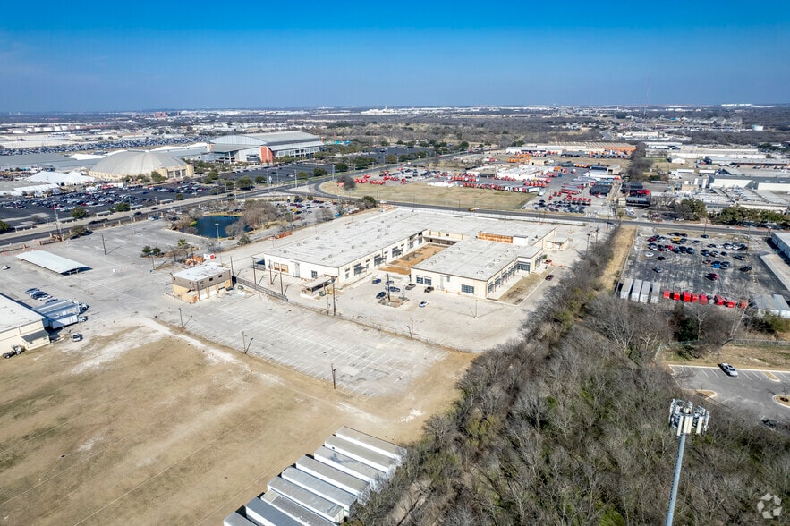 More Photos Of 215 Coca Cola Pl, San Antonio Apartments For Lease